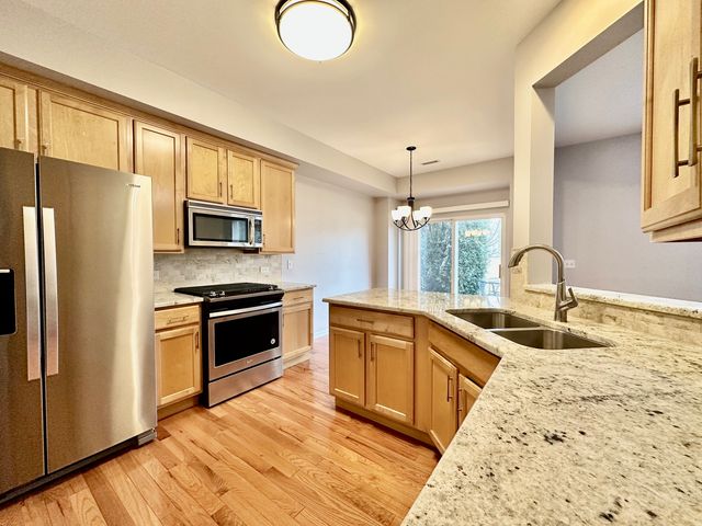 3329 Bromley Lane 3329, Aurora, IL 60502