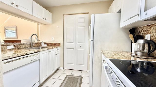 2811 Grande Pkwy 203, Palm Beach Gardens, FL 33410