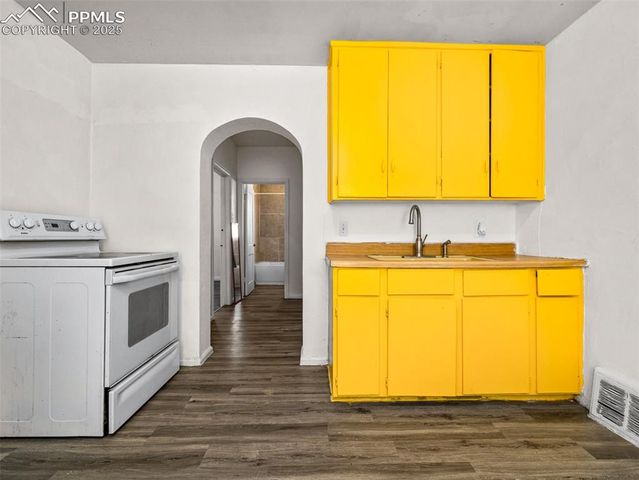 805 E 7th Street, Pueblo, CO 81001