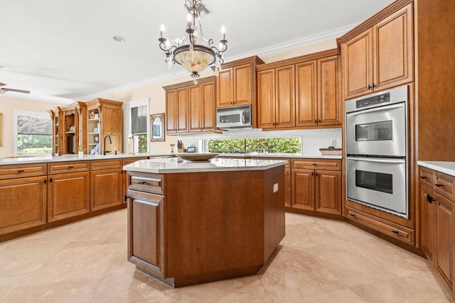 10538 VERSAILLES Boulevard, Wellington, FL 33449