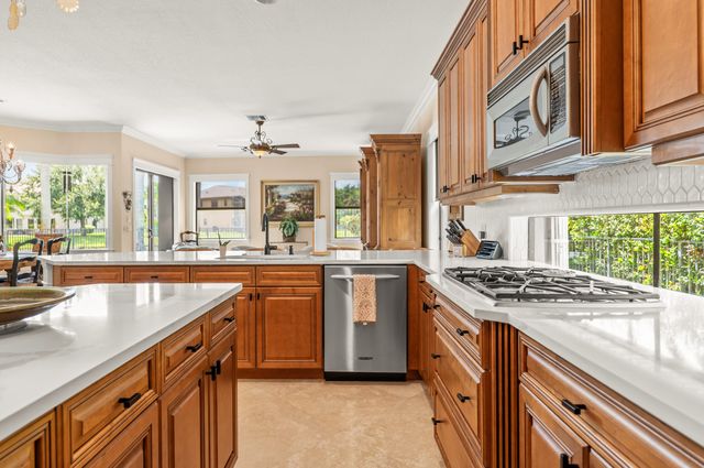 10538 VERSAILLES Boulevard, Wellington, FL 33449