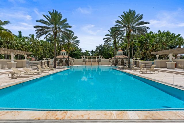 10538 VERSAILLES Boulevard, Wellington, FL 33449