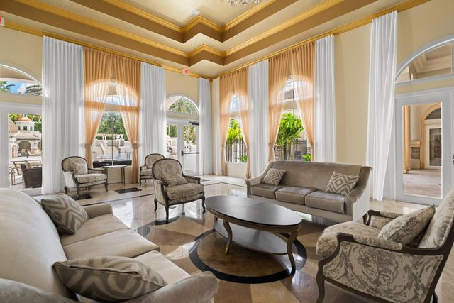 10538 VERSAILLES Boulevard, Wellington, FL 33449
