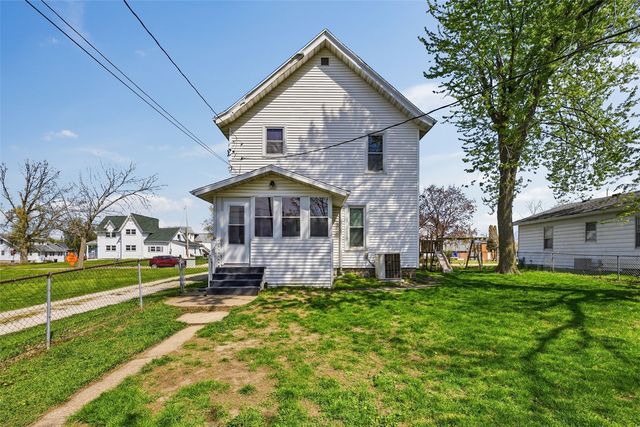 440 8th St, Marion, IA 52302