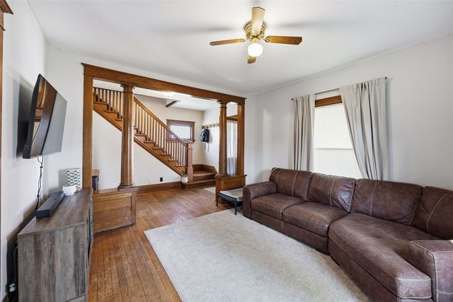 440 8th St, Marion, IA 52302