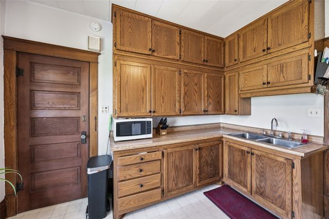 440 8th St, Marion, IA 52302