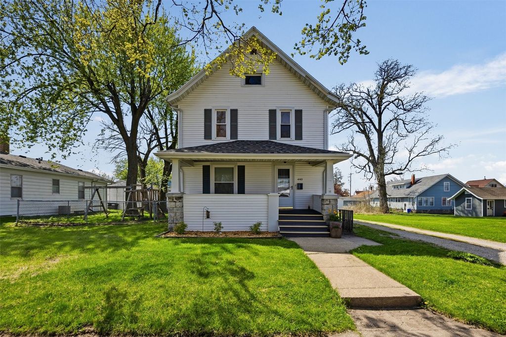 440 8th St, Marion, IA 52302