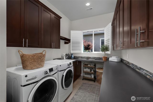 8701 Vashon Court NE, Lacey, WA 98516