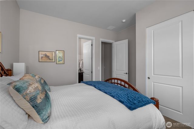 8701 Vashon Court NE, Lacey, WA 98516