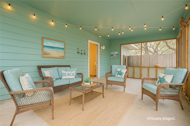 518 S Verne St, Rockport, TX 78382