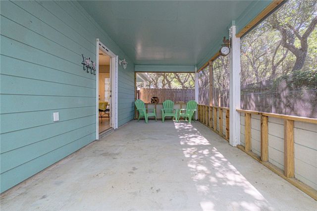 518 S Verne St, Rockport, TX 78382