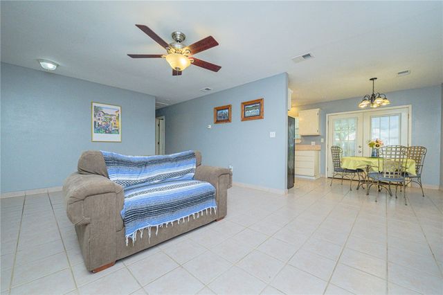 518 S Verne St, Rockport, TX 78382