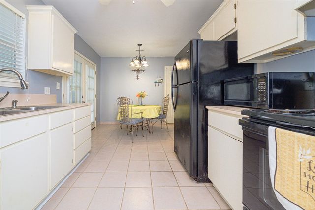 518 S Verne St, Rockport, TX 78382