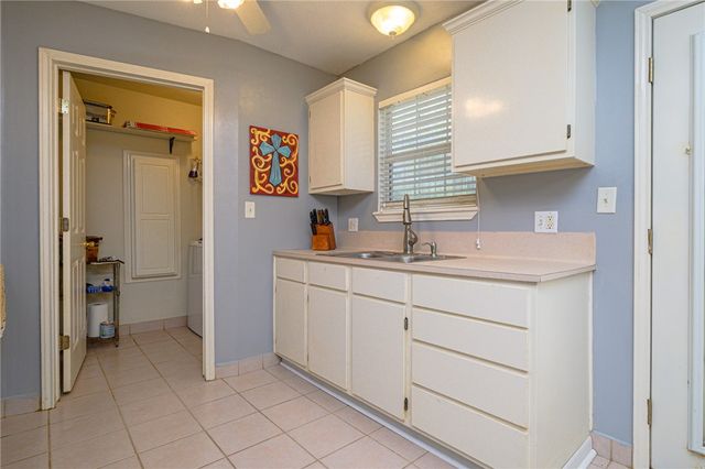 518 S Verne St, Rockport, TX 78382