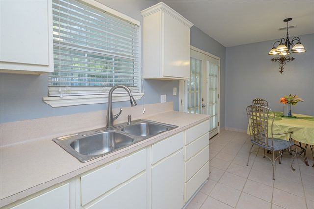 518 S Verne St, Rockport, TX 78382