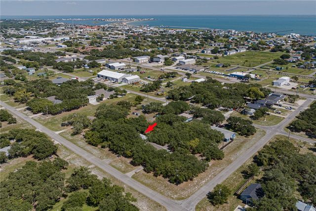 518 S Verne St, Rockport, TX 78382