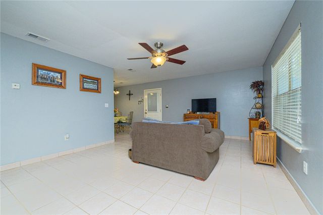 518 S Verne St, Rockport, TX 78382