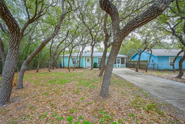 518 S Verne St, Rockport, TX 78382