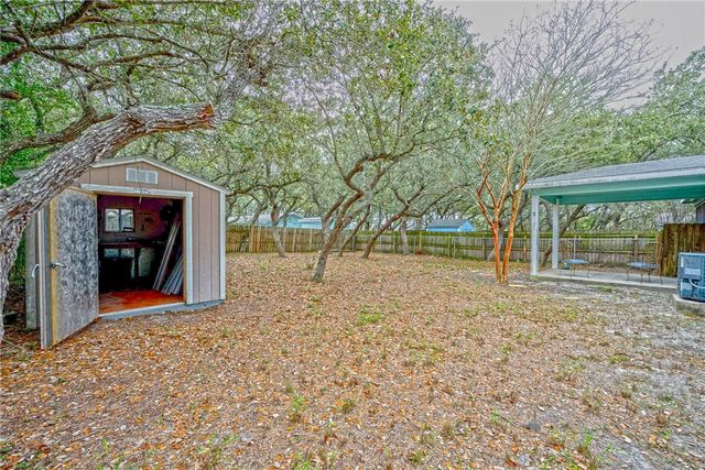 518 S Verne St, Rockport, TX 78382