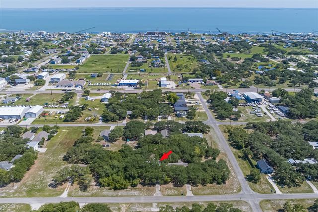 518 S Verne St, Rockport, TX 78382