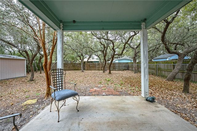 518 S Verne St, Rockport, TX 78382