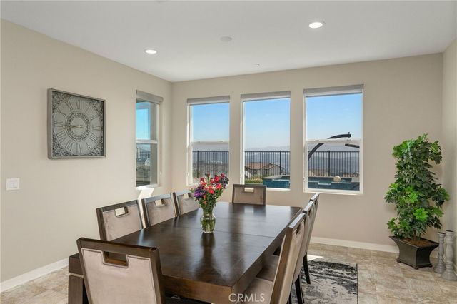 28511 Sparrow Way, Saugus, CA 91350