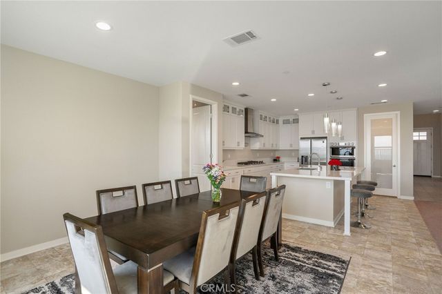 28511 Sparrow Way, Saugus, CA 91350