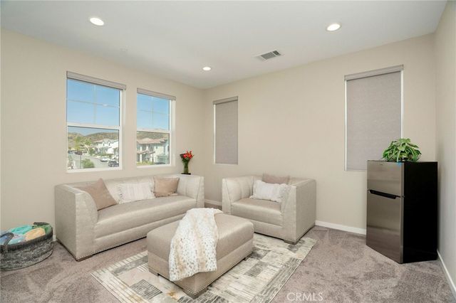 28511 Sparrow Way, Saugus, CA 91350