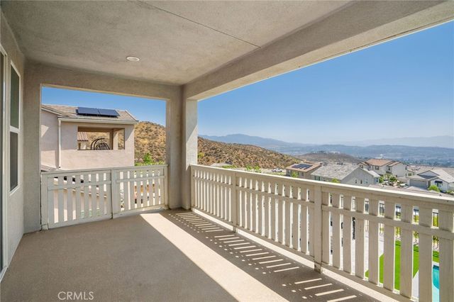 28511 Sparrow Way, Saugus, CA 91350