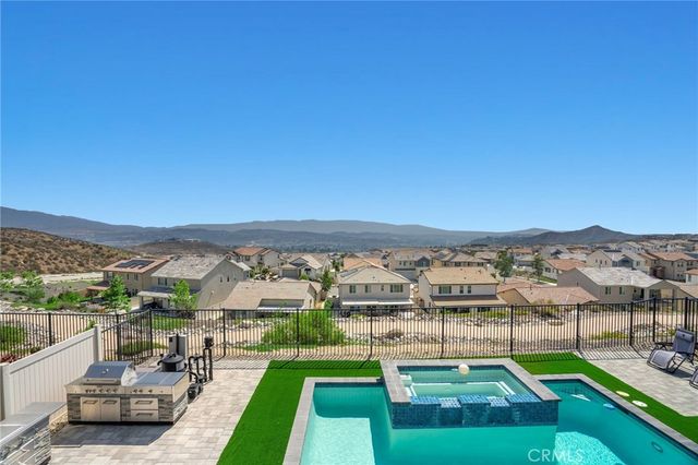 28511 Sparrow Way, Saugus, CA 91350