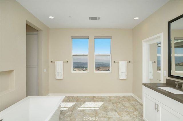 28511 Sparrow Way, Saugus, CA 91350