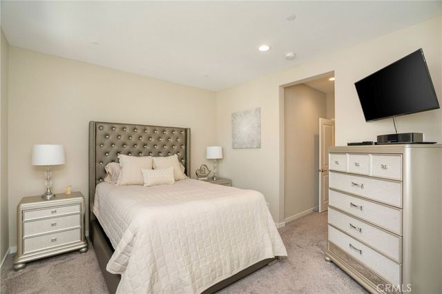 28511 Sparrow Way, Saugus, CA 91350