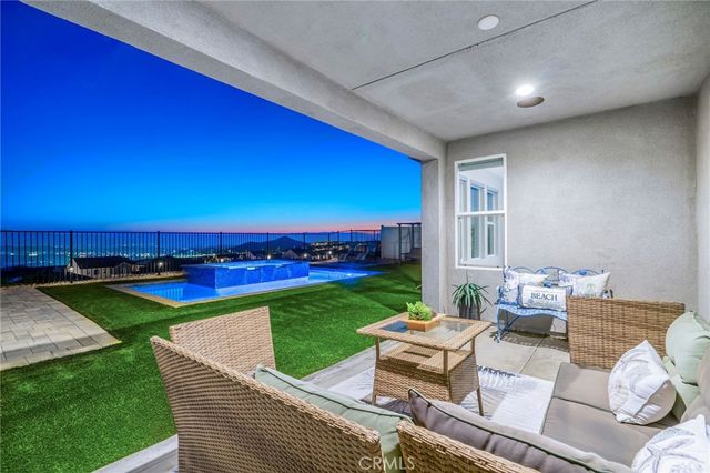 28511 Sparrow Way, Saugus, CA 91350