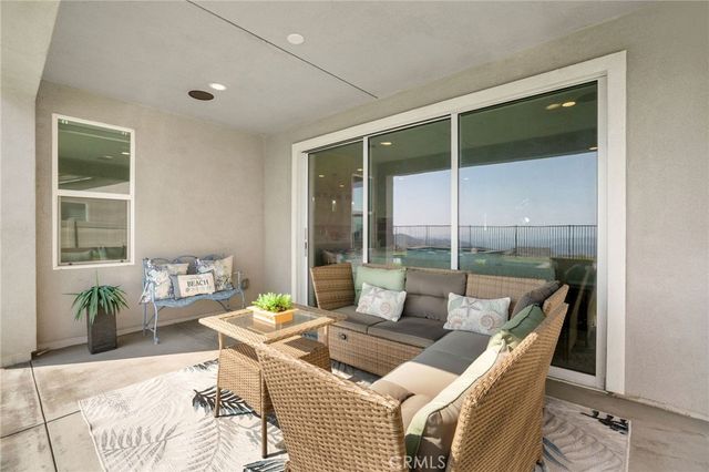 28511 Sparrow Way, Saugus, CA 91350