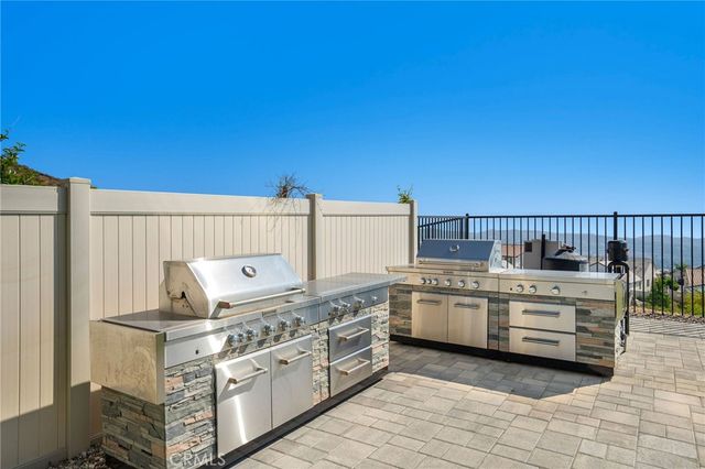 28511 Sparrow Way, Saugus, CA 91350