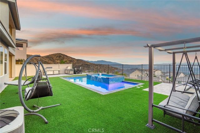 28511 Sparrow Way, Saugus, CA 91350