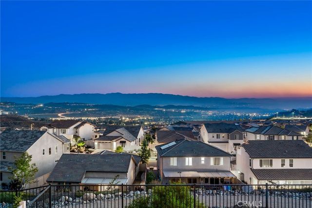 28511 Sparrow Way, Saugus, CA 91350