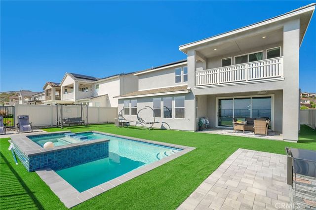 28511 Sparrow Way, Saugus, CA 91350