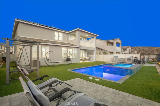 28511 Sparrow Way, Saugus, CA 91350