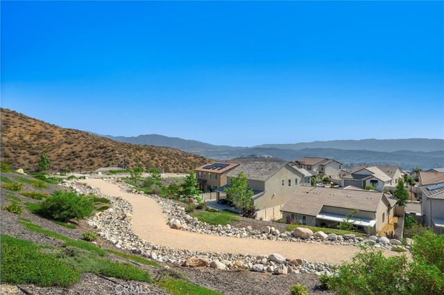 28511 Sparrow Way, Saugus, CA 91350