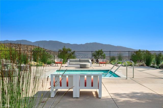 28511 Sparrow Way, Saugus, CA 91350