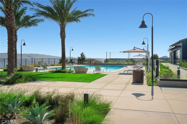 28511 Sparrow Way, Saugus, CA 91350