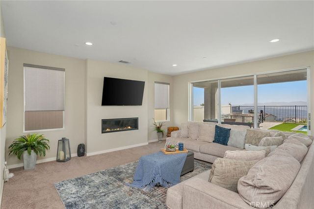 28511 Sparrow Way, Saugus, CA 91350