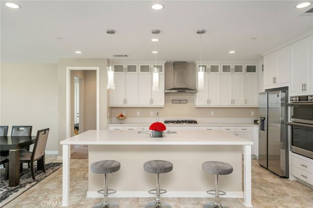 28511 Sparrow Way, Saugus, CA 91350