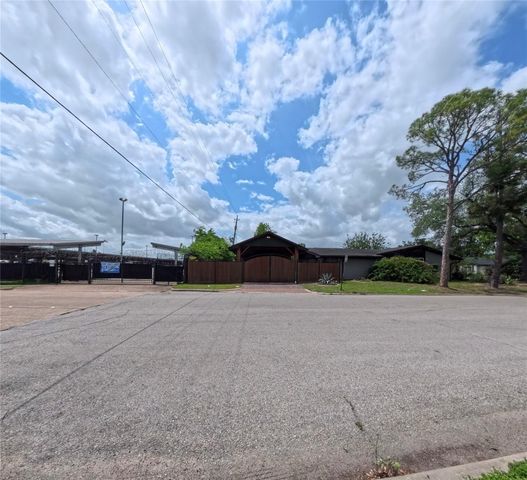 8907 Dover Street, Houston, TX 77061