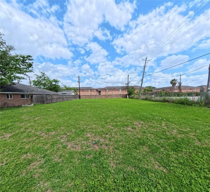 8907 Dover Street, Houston, TX 77061