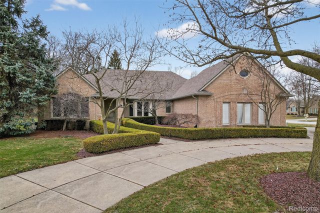 1100 Joshua Drive, Troy, MI 48098