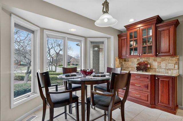 1100 Joshua Drive, Troy, MI 48098