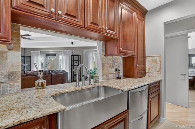 1100 Joshua Drive, Troy, MI 48098