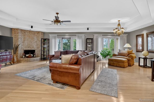 1100 Joshua Drive, Troy, MI 48098